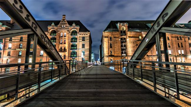 Brücke als Verdeutlichung der Vision von Goebel